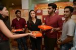 Alia Bhatt, Arjun Kapoor promote 2 states at Go mad over donuts in Mumbai on 17th April 2014